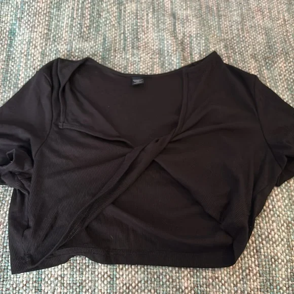 crop tee - Picture 3 of 5